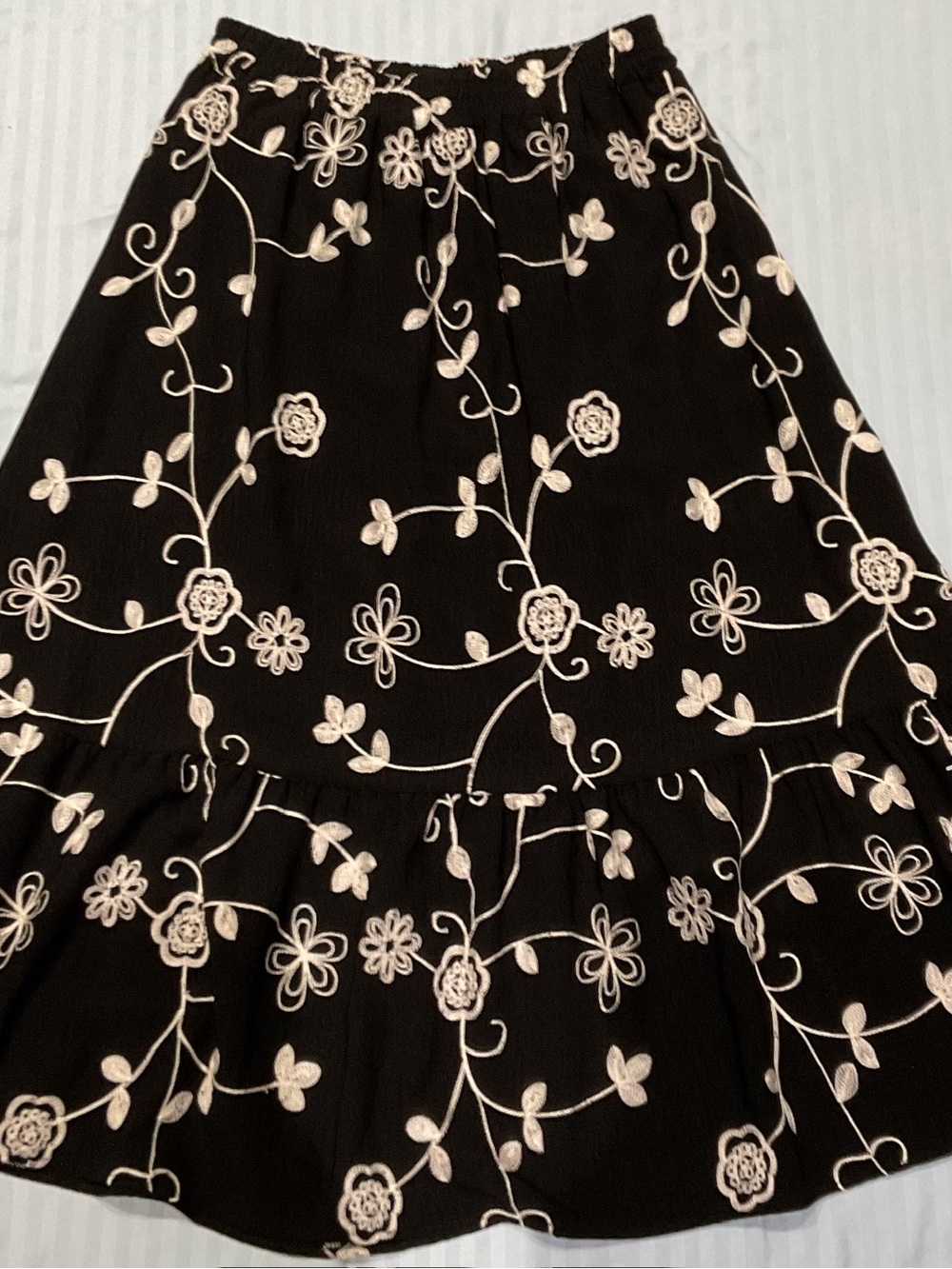 Black Floral Embroidered Tiered Maxi Skirt xl - Picture 2 of 5